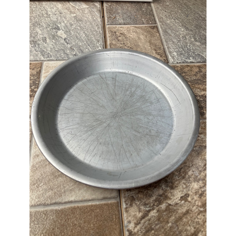 Wear-Ever Aluminum Round Cake Pan 10 x 1.5 Vintage 2845 Made in USA Silver